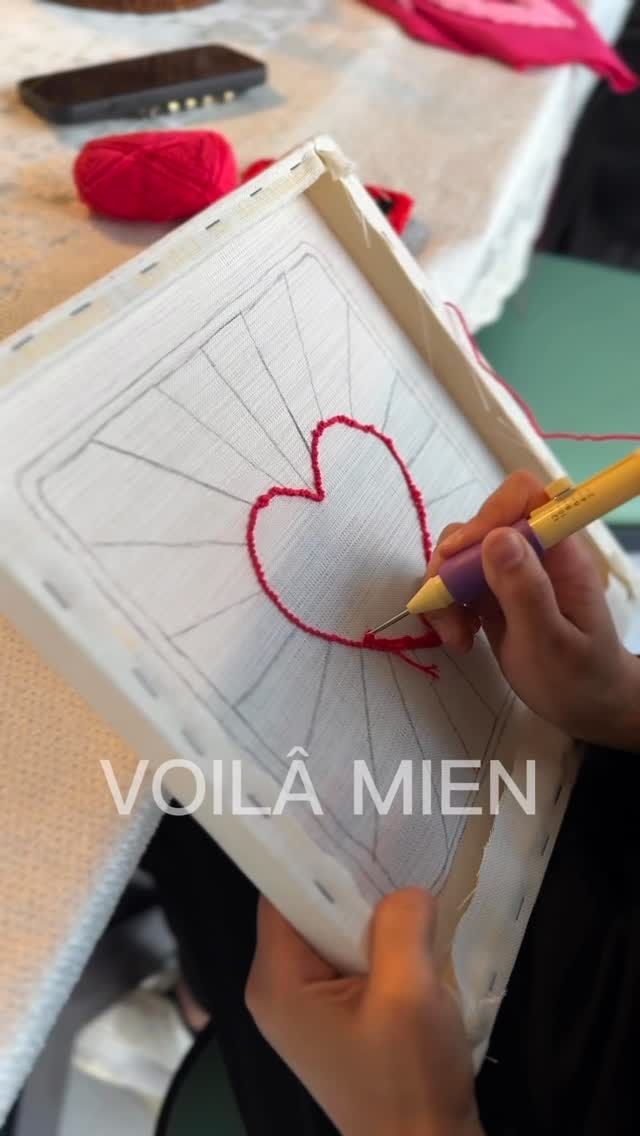 Kalp motifinin punch iğnesiyle işlenişi